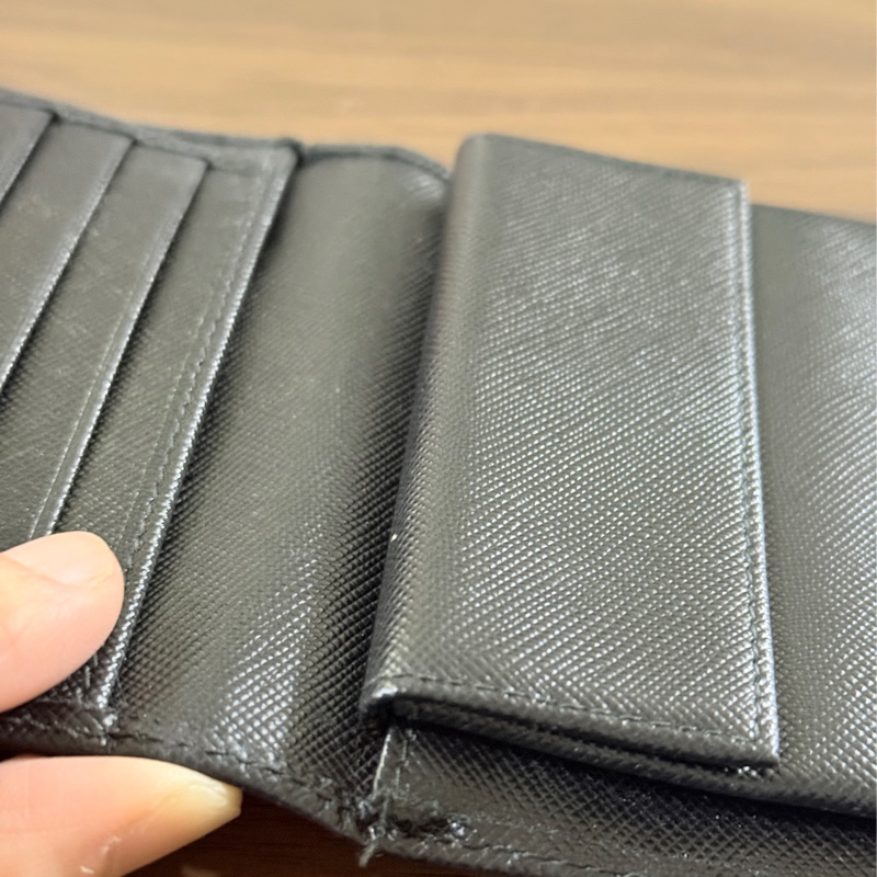 88新✨PRADA經典的黑色防刮牛皮 中夾 短夾 錢包 零錢包-45