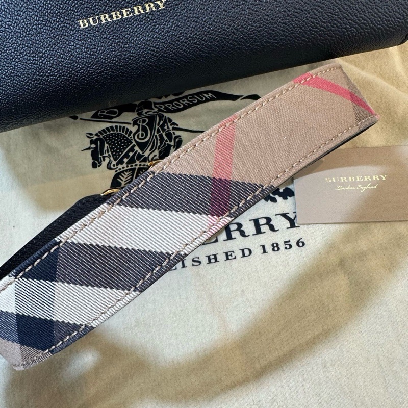 閒置新 未使用 Burberry 博柏利 buckle 方扣購物袋 手提單肩斜挎包-4