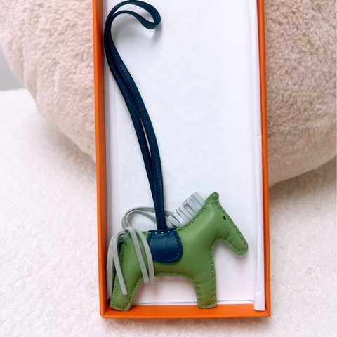 Hermes rodeo pm 牛油果綠小馬掛飾 Z刻