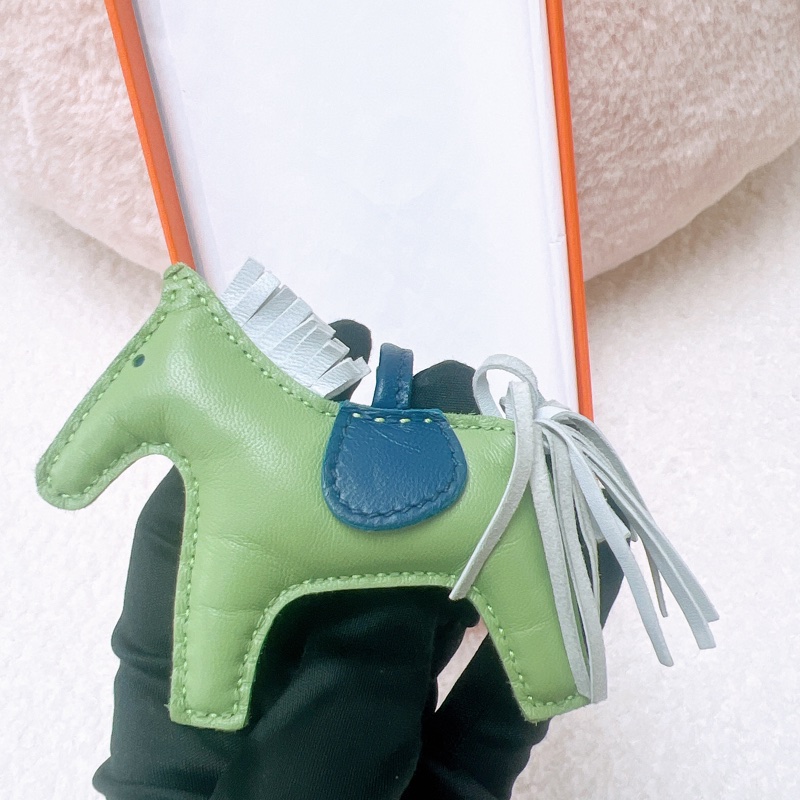 Hermes rodeo pm 牛油果綠小馬掛飾 Z刻-2