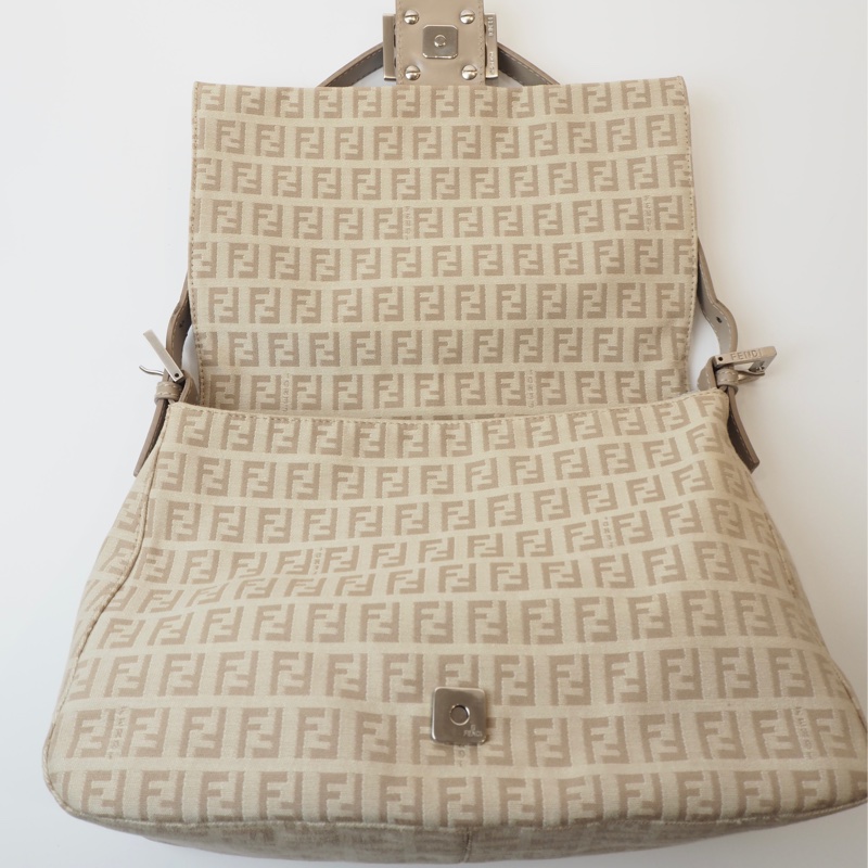 FENDI 米色老花法棍單肩包-4