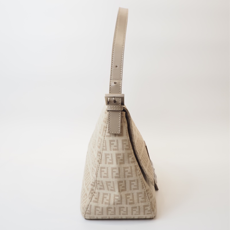 FENDI 米色老花法棍單肩包-11