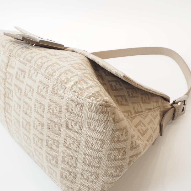 FENDI 米色老花法棍單肩包-13