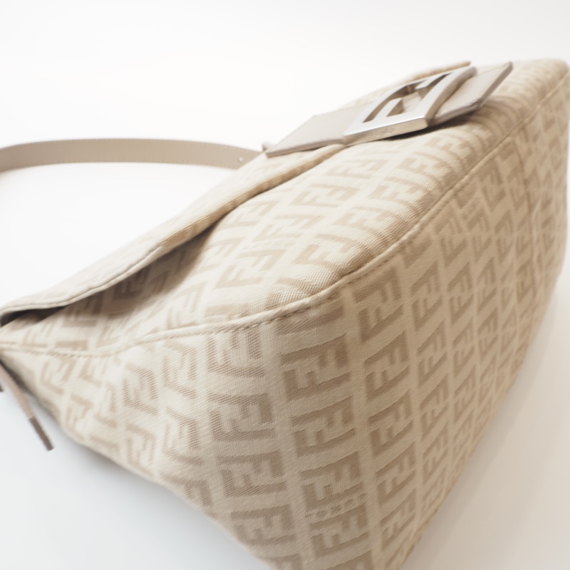 FENDI 米色老花法棍單肩包-14