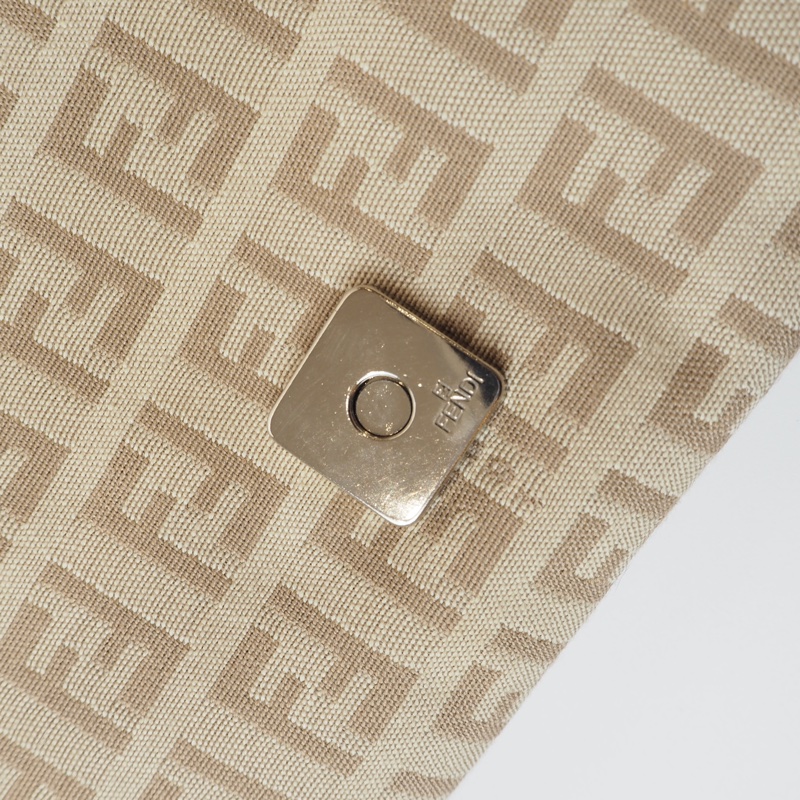 FENDI 米色老花法棍單肩包-20