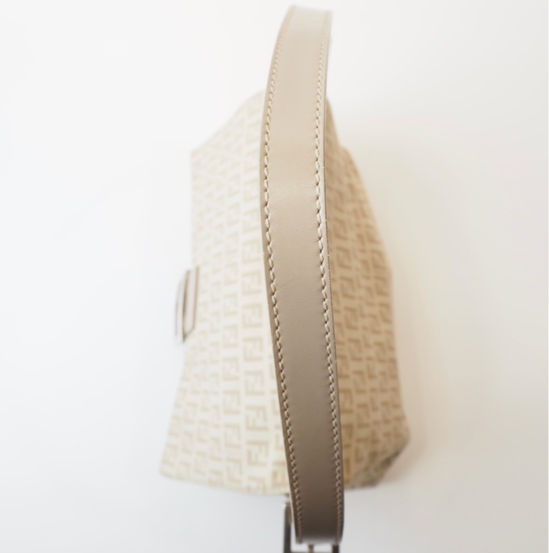 FENDI 米色老花法棍單肩包-25