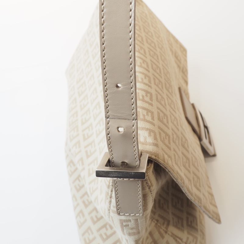 FENDI 米色老花法棍單肩包-27