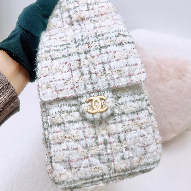 全新 Chanel 25 mini 白色毛呢金釦肩背包-4