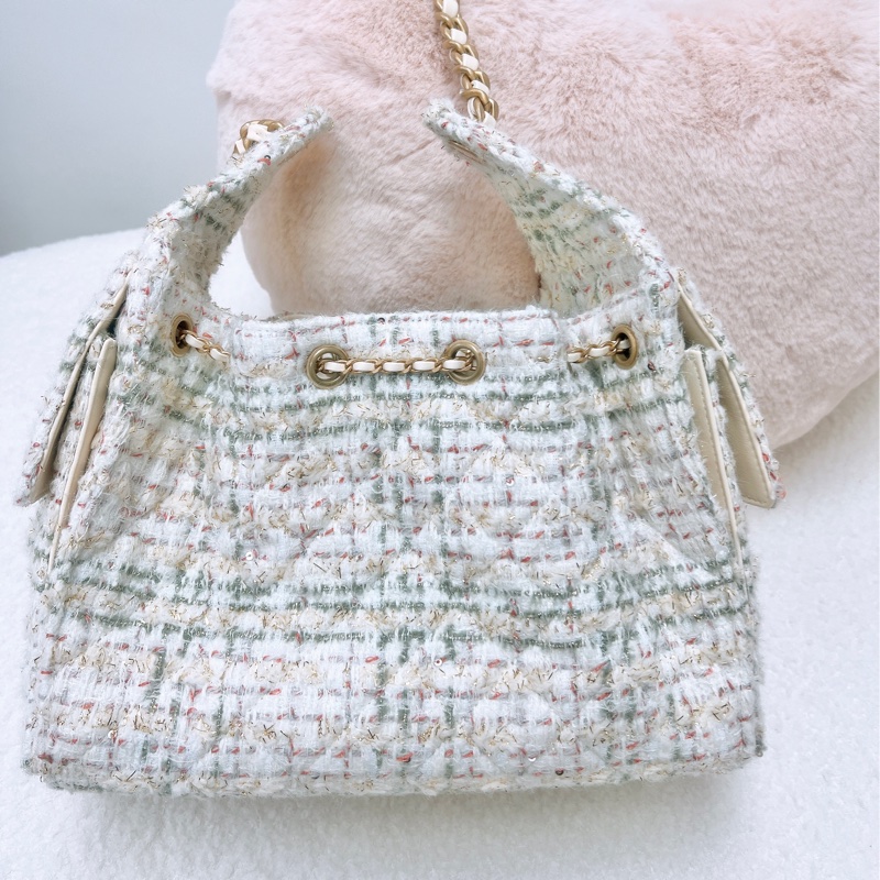 全新 Chanel 25 mini 白色毛呢金釦肩背包-5