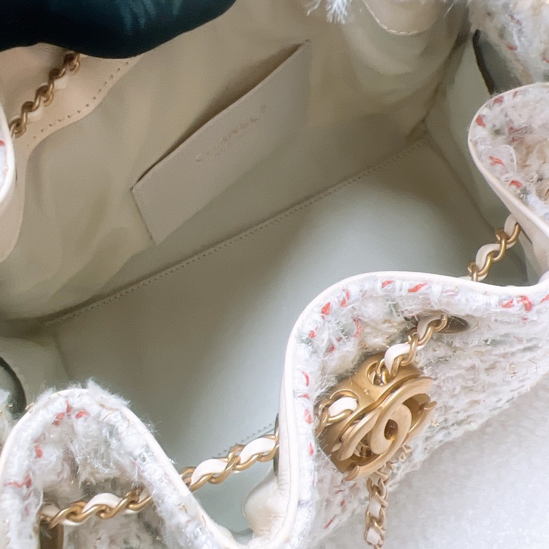 全新 Chanel 25 mini 白色毛呢金釦肩背包-7