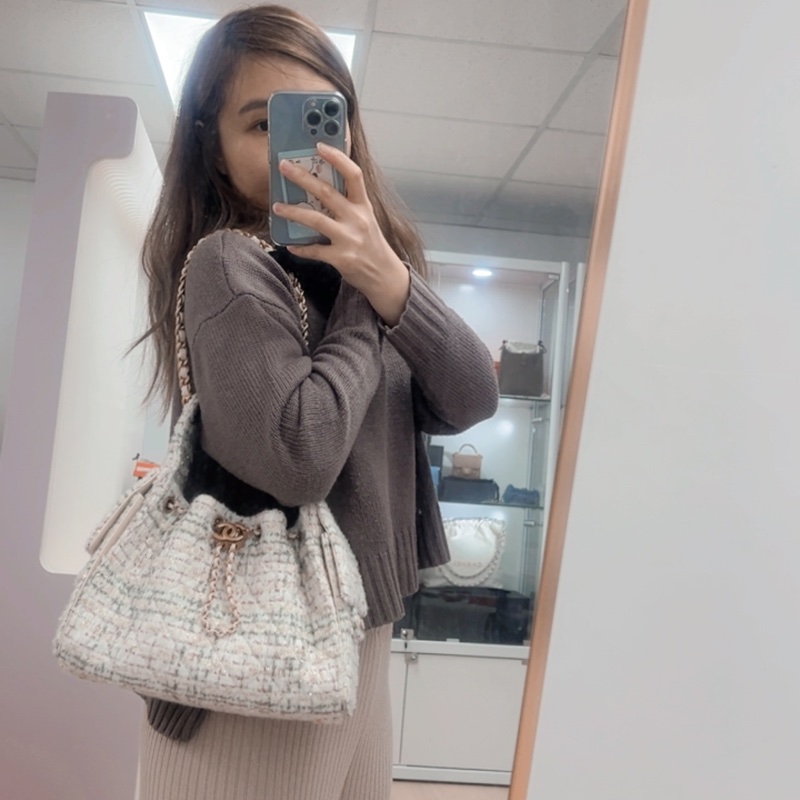 全新 Chanel 25 mini 白色毛呢金釦肩背包-8