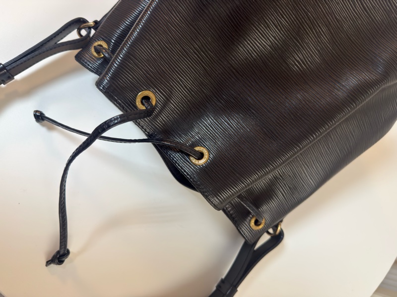 ✔️LOUIS VUITTON LV 路易威登 Epi Noe  水波紋水桶包／黑色-14