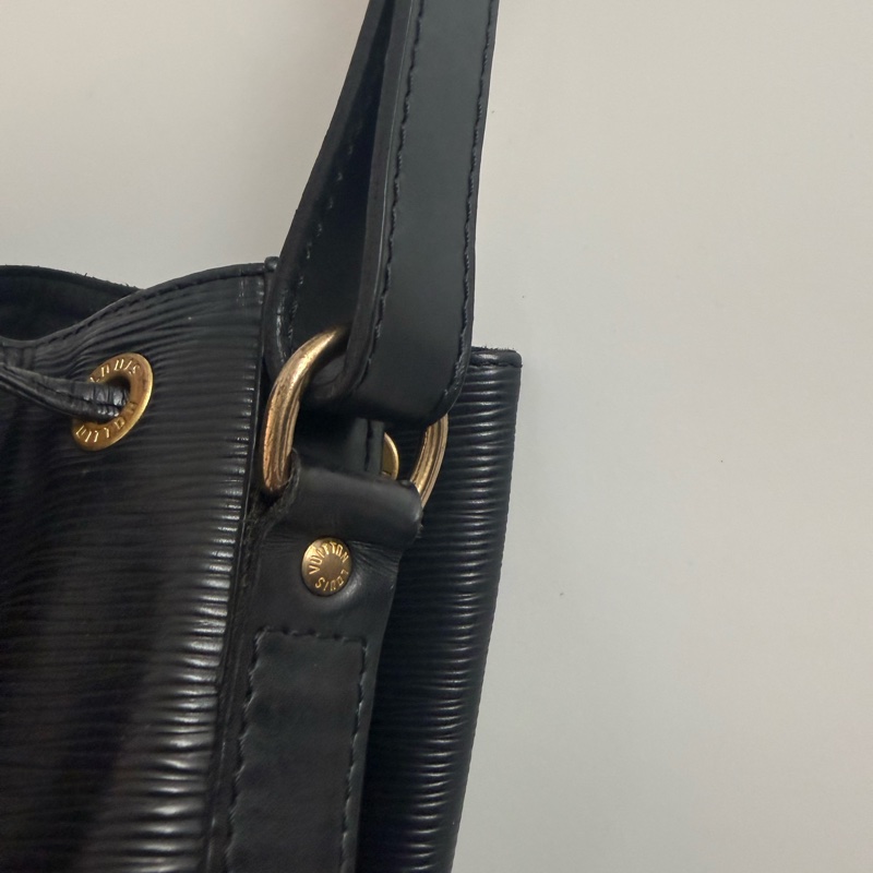 ✔️LOUIS VUITTON LV 路易威登 Epi Noe  水波紋水桶包／黑色-18