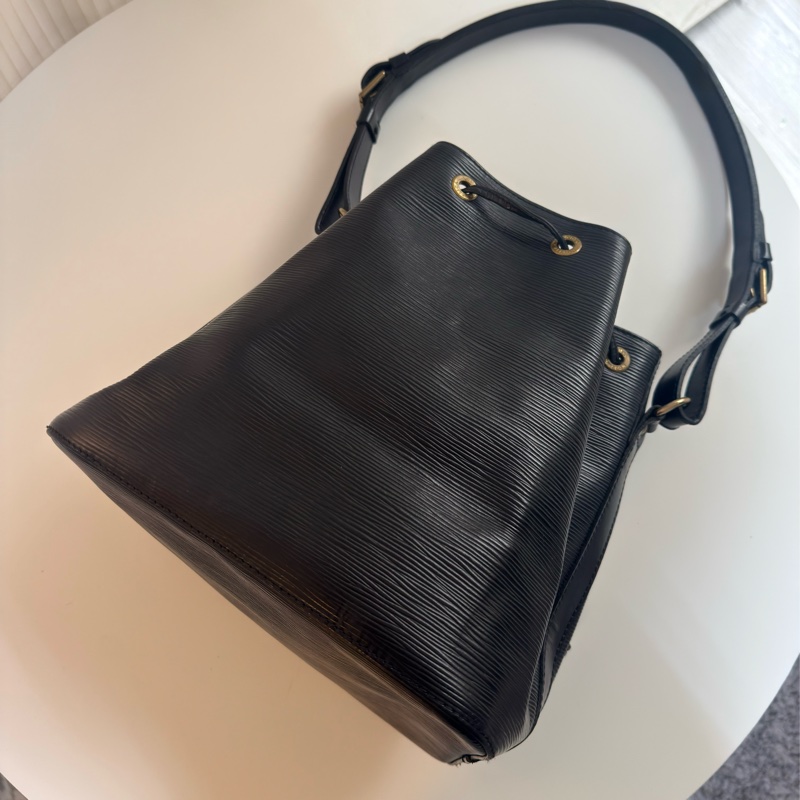 ✔️LOUIS VUITTON LV 路易威登 Epi Noe  水波紋水桶包／黑色-6