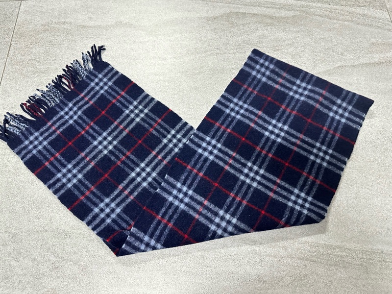 BURBERRY海軍藍格紋羔羊毛圍巾✨-19