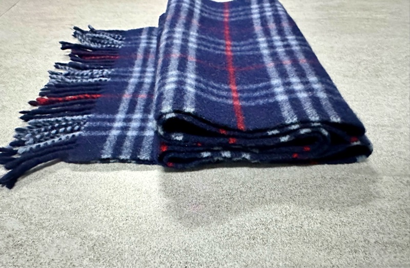 BURBERRY海軍藍格紋羔羊毛圍巾✨-20