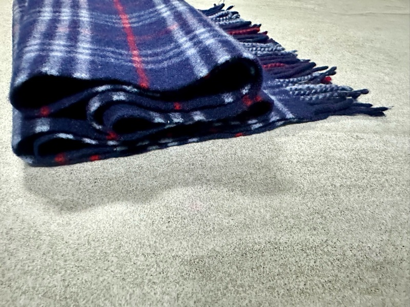 BURBERRY海軍藍格紋羔羊毛圍巾✨-21