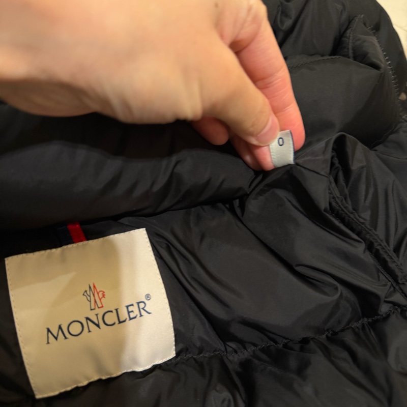 Moncler經典基本款黑色連帽羽絨背心外套-4