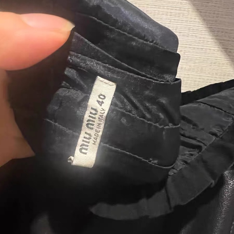 Miumiu羊皮短褲40碼-1