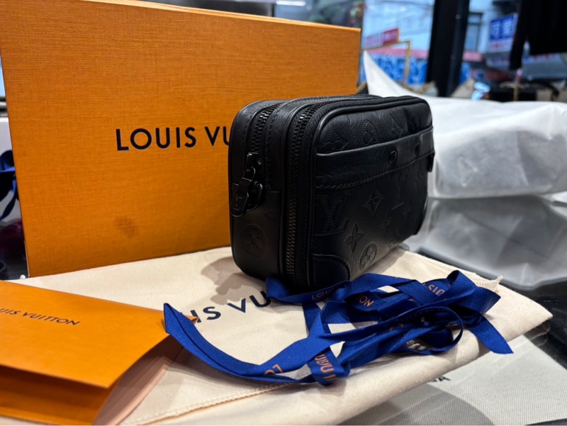 Louis Vuitton LV Alpha 穿戴式錢包-2