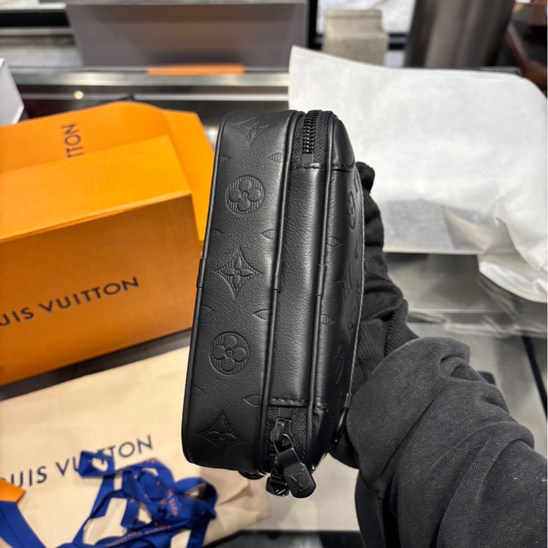 Louis Vuitton LV Alpha 穿戴式錢包-3