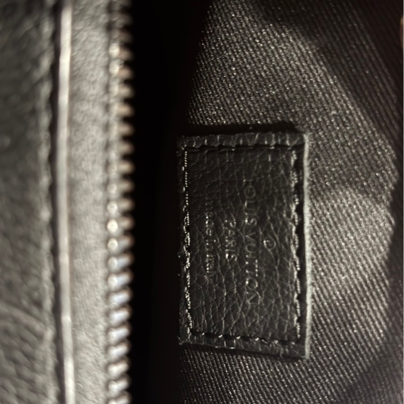 Louis Vuitton LV Alpha 穿戴式錢包-9