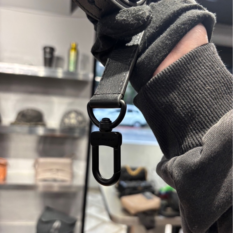 Louis Vuitton LV Alpha 穿戴式錢包-10