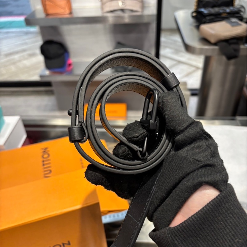 Louis Vuitton LV Alpha 穿戴式錢包-12