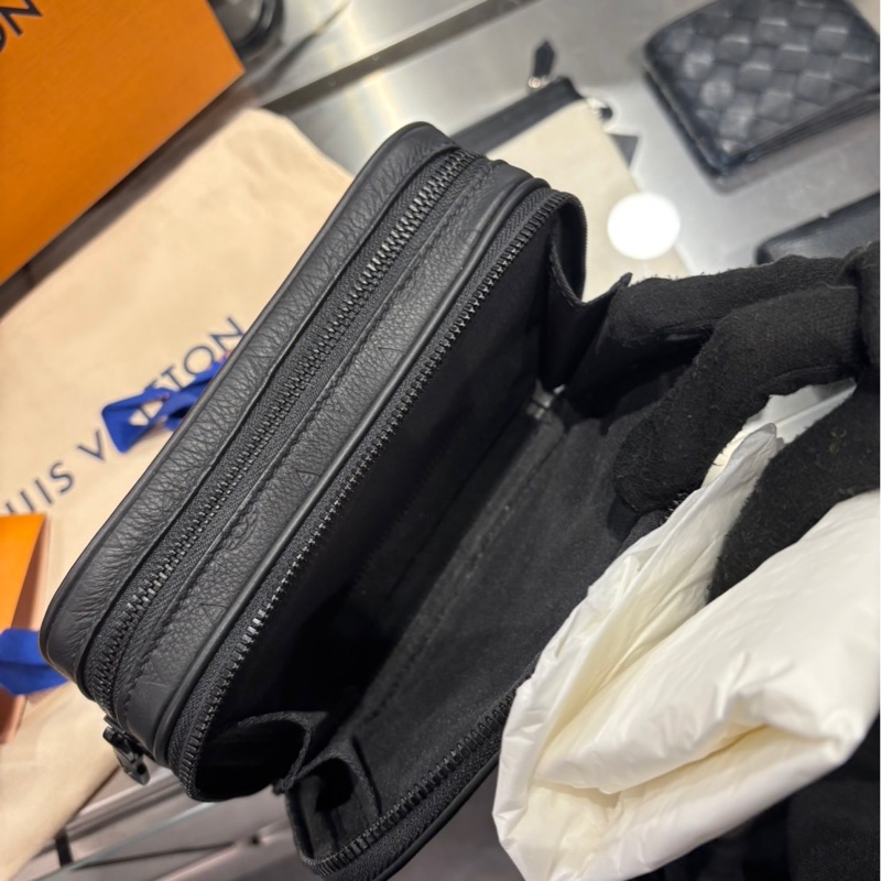 Louis Vuitton LV Alpha 穿戴式錢包-15