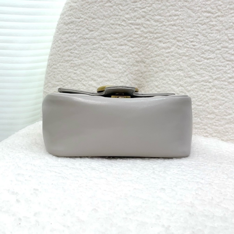 Gucci GG Marmont 馬夢灰色牛皮方胖鏈條側背包739682-5