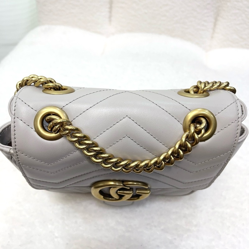 Gucci GG Marmont 馬夢灰色牛皮方胖鏈條側背包739682-7