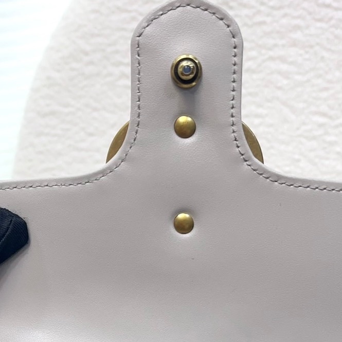 Gucci GG Marmont 馬夢灰色牛皮方胖鏈條側背包739682-16