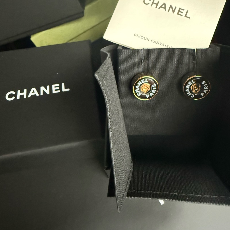Chanel 經典配色耳環 全新閒置-1