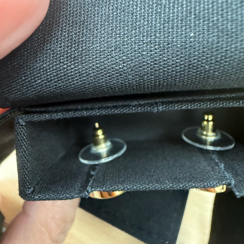 Chanel 經典配色耳環 全新閒置-2