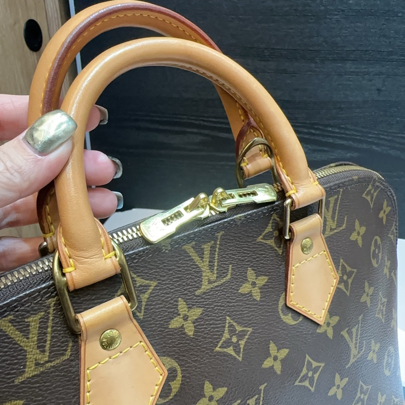 LV 原花金釦Amla PM手提包-13