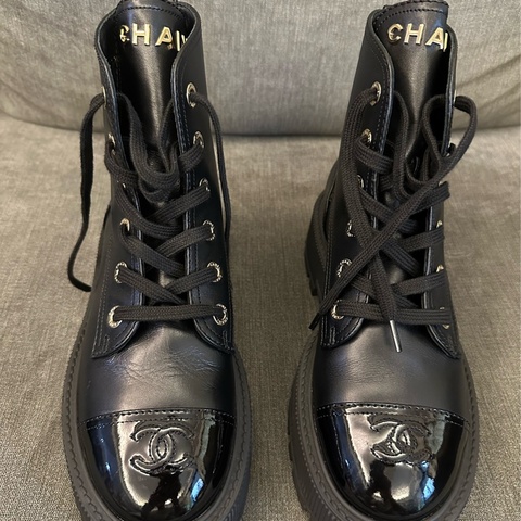 CHANEL經典馬丁靴