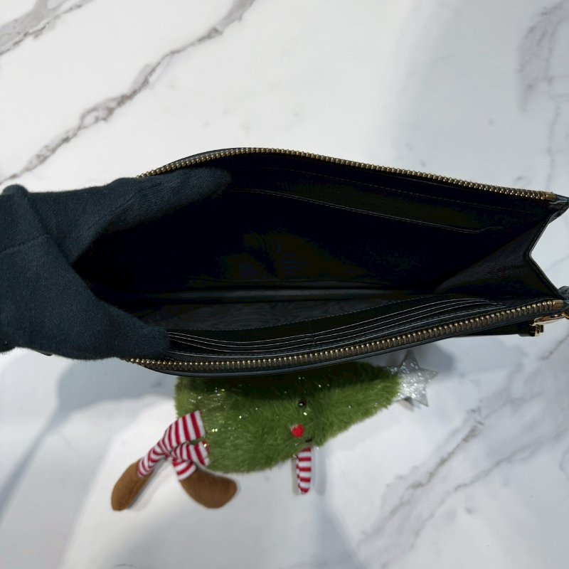 GUCCI 燙金Logo黑皮革手拿包-4