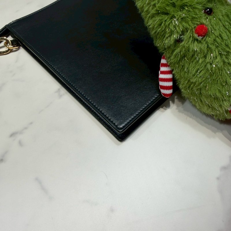 GUCCI 燙金Logo黑皮革手拿包-7