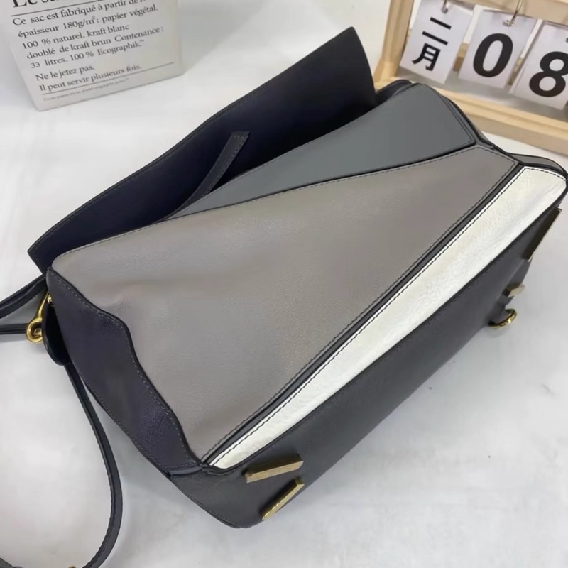 Loewe puzzle 藍色 牛皮中號-5