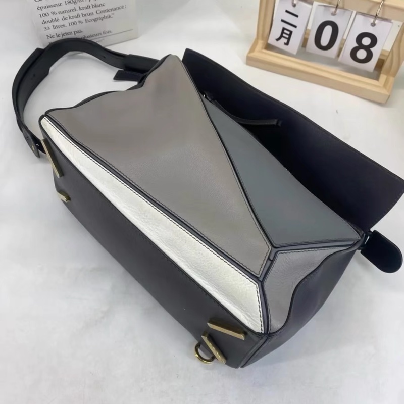 Loewe puzzle 藍色 牛皮中號-6