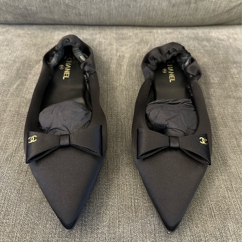 CHANEL 緞面尖頭蝴蝶結平底鞋