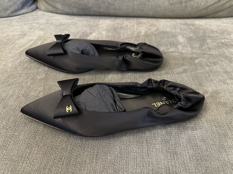 CHANEL 緞面尖頭蝴蝶結平底鞋-2