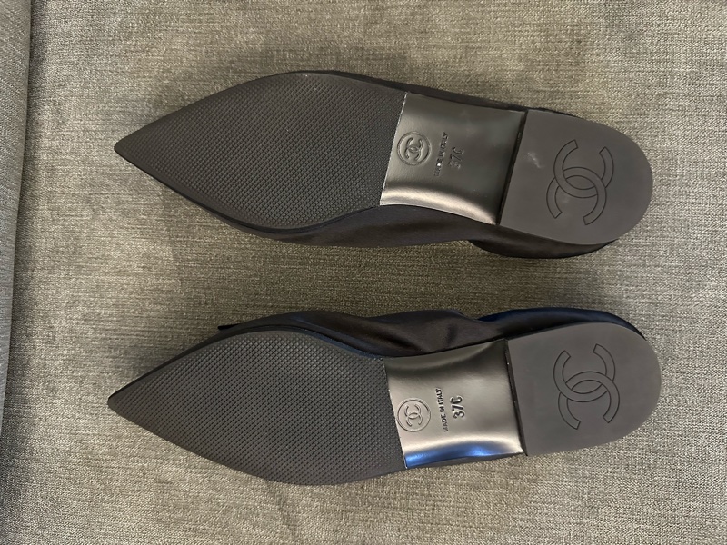 CHANEL 緞面尖頭蝴蝶結平底鞋-3