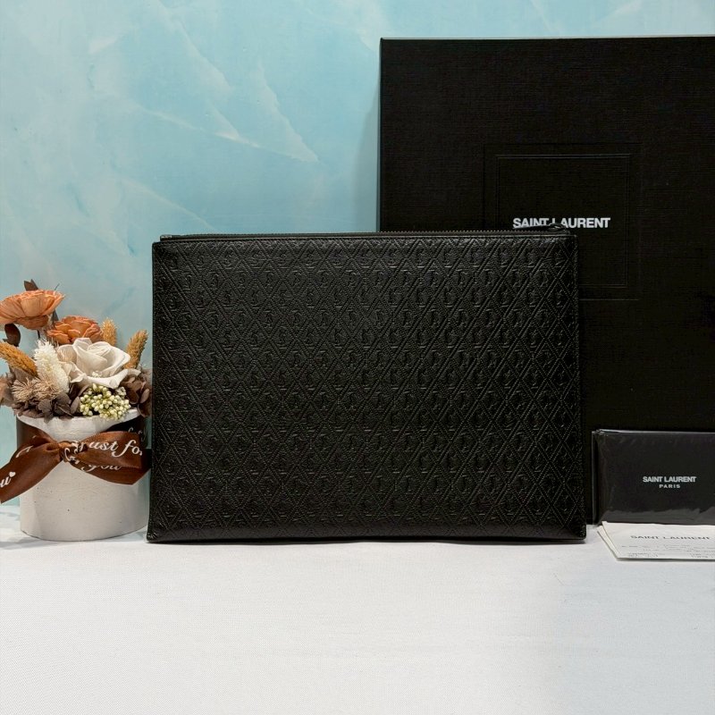 YSL 滿版Logo壓紋手拿包-1