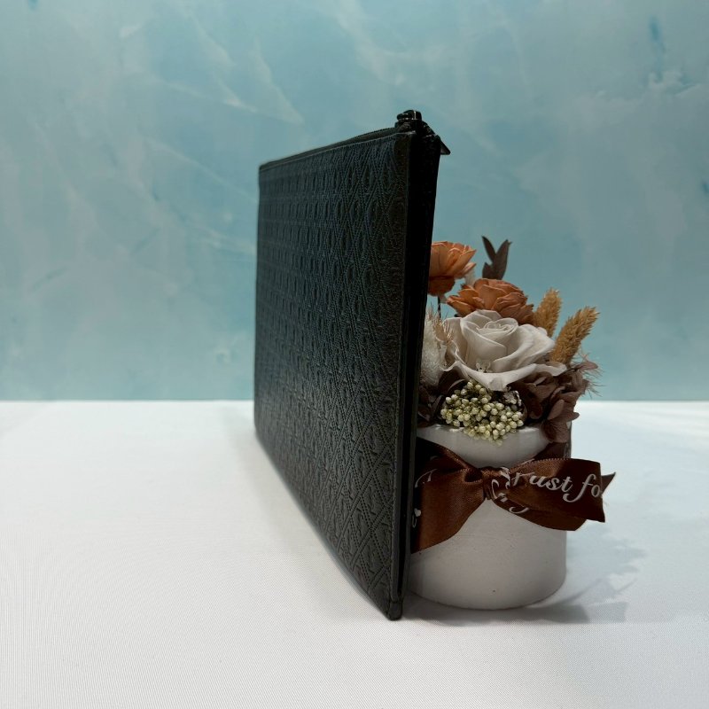 YSL 滿版Logo壓紋手拿包-2