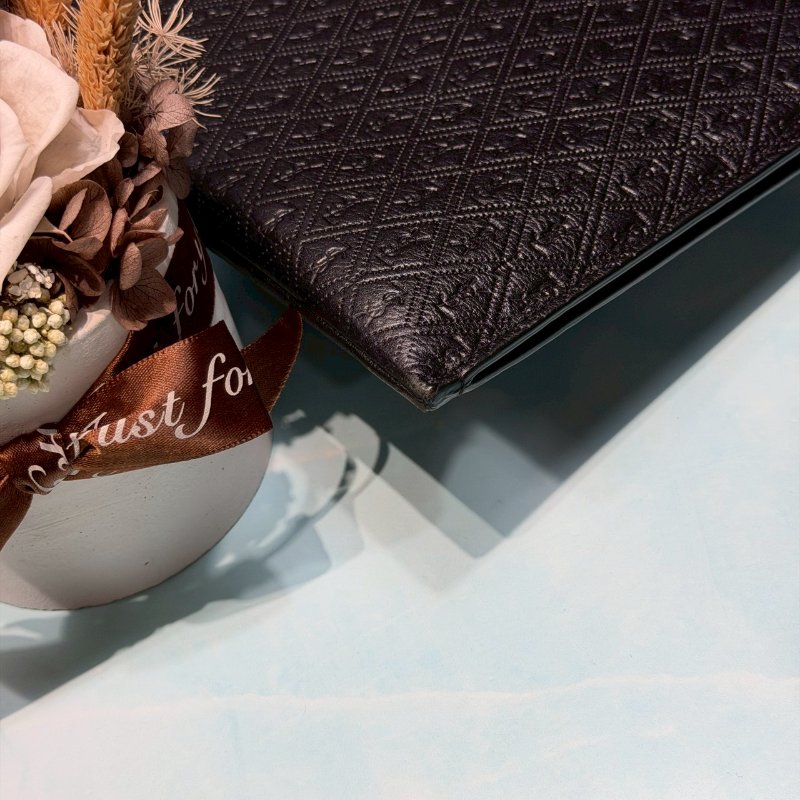 YSL 滿版Logo壓紋手拿包-7