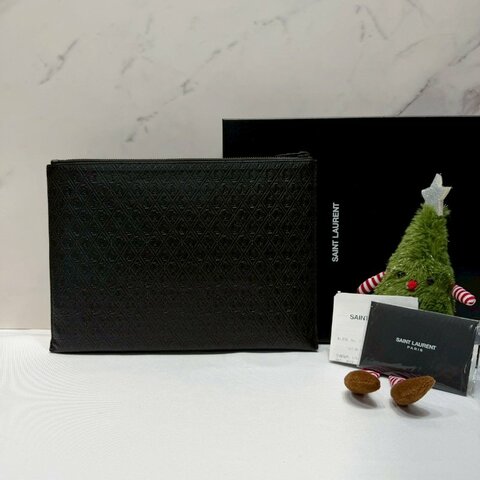 YSL 滿版壓紋牛皮手拿包