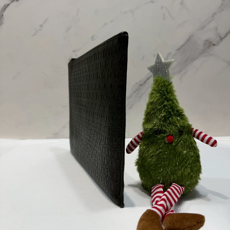 YSL 滿版壓紋牛皮手拿包-2