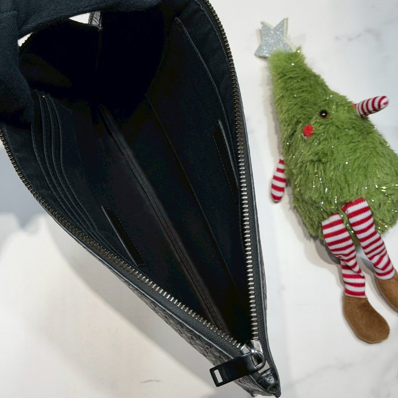 YSL 滿版壓紋牛皮手拿包-4