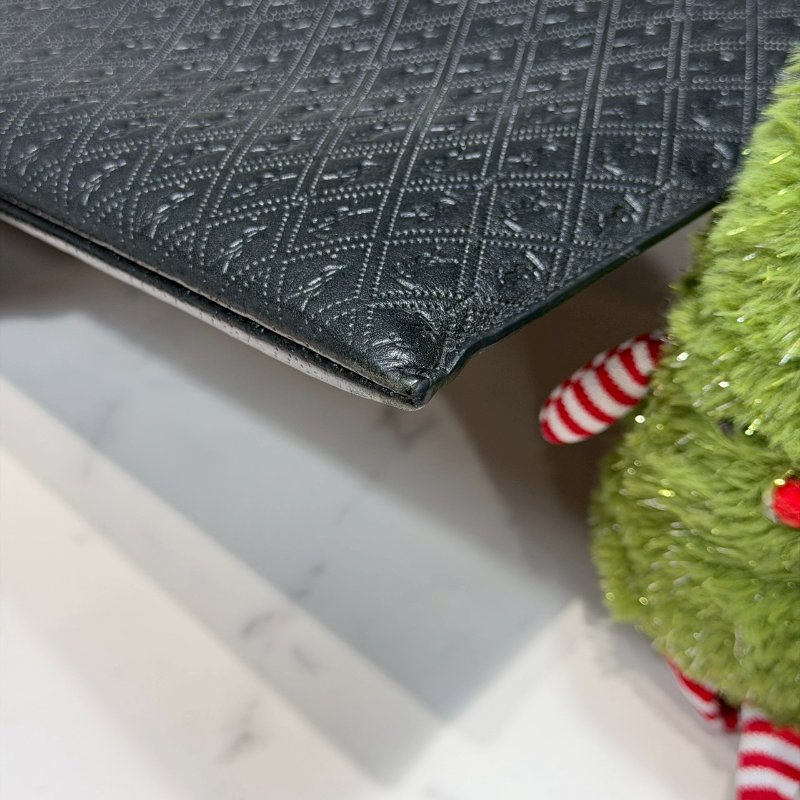 YSL 滿版壓紋牛皮手拿包-7